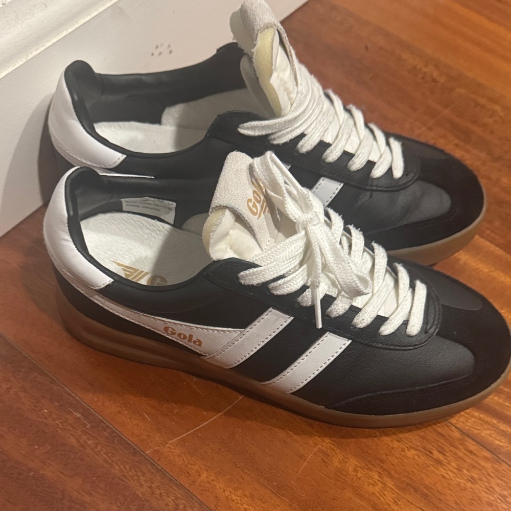 Gola Viper Black  and White Sneakers with Gum Sole